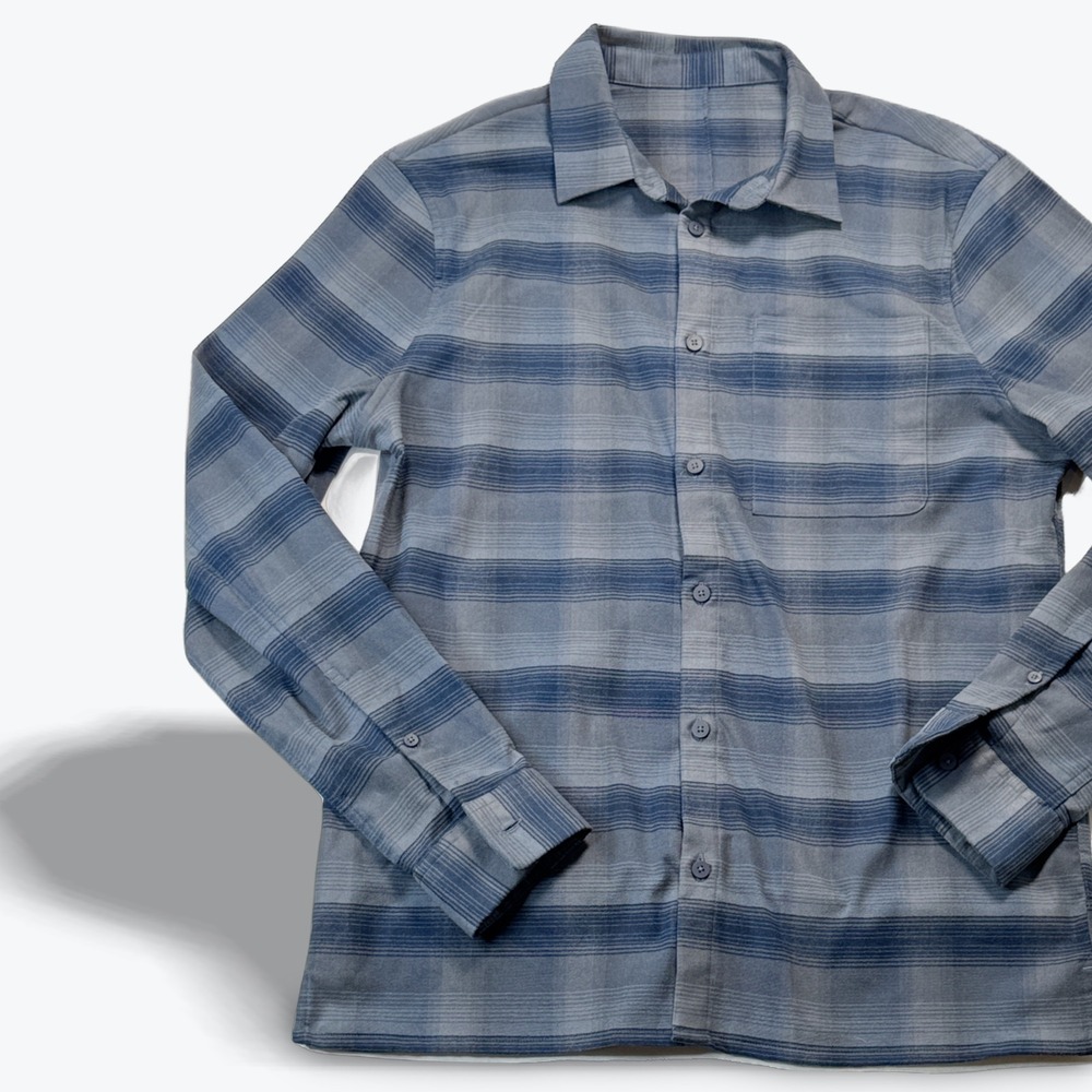Lululemon Shirt Button Down Ombre Stripe Performance Blue Grey Mens Medium